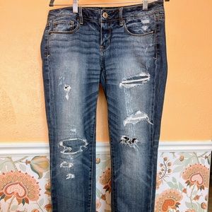 American Eagle Stretch Skinny Jean. Distressed. Blue Denim. Size 8